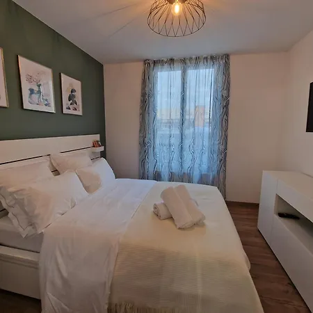 Maison D'Hotes Avec 3 Appartements Et Un Studio Viry-Châtillon Buitenkant foto